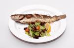 Cum să gătești biban de mare la cuptor: secretele bucătăriei mediteraneene