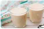 Ryazhenka este un produs din lapte fermentat, beneficiile și dăunările sale