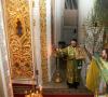 Goddelijke liturgie die de kleine ingang symboliseert